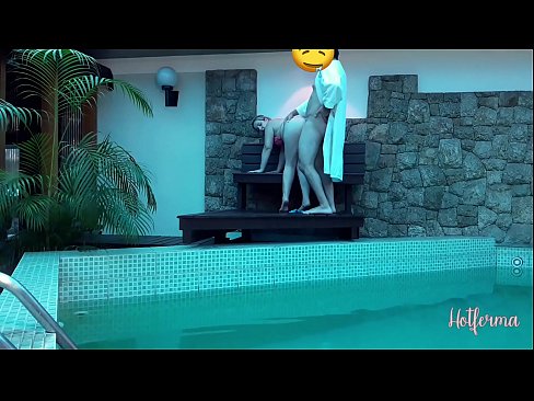 ❤️ Patron hizmetçiyi havuza davet eder ama bir sıcağa dayanamaz ❤ Süper porno tr.shufflesex.ru